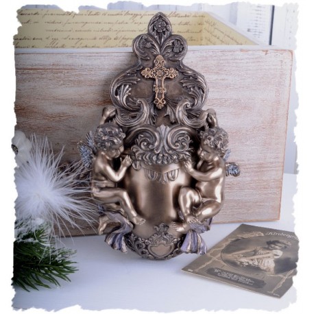 Decoratiune din ceramica cu ingerasi