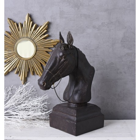 Statueta din rasini cu un cal