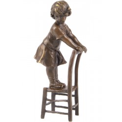 Copil pe scaun - statueta din bronz