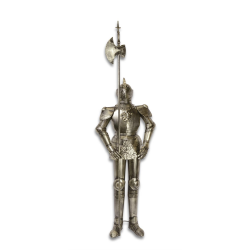 Armura gigantica argintie de cavaler medieval cu lance