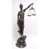 Justitia - statueta din bronz pe un soclu din marmura