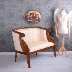 Sofa din lemn masiv mahon cu capete de lebada si tapiterie din matase
