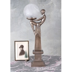 Lampa Art Deco cu o femeie
