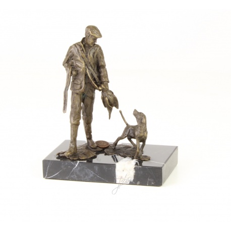 Vanator cu cainele-statueta din bronz