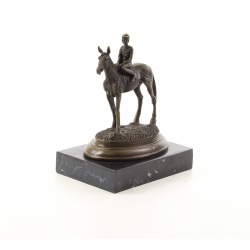 Calaret cu calul sau-statueta din bronz pe un soclu din marmura