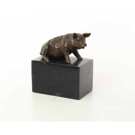 Porc sezand-statueta din bronz pe un soclu din marmura
