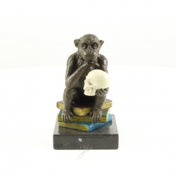 Maimuta Darwin filozofand- statueta din bronz pe un soclu din marmura
