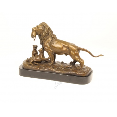 Leoiaca cu puii-statueta din bronz pe un soclu din marmura