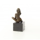 Femeie sezand-statueta din bronz pe un soclu din marmura