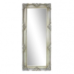 Oglinda mare cu o rama argintie cu decoratiuni