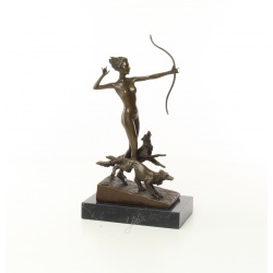 Femeie cu arcul - statueta din bronz pe soclu din marmura