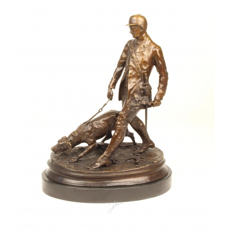 Vanator cu un ogar - statueta din bronz pe soclu din marmura