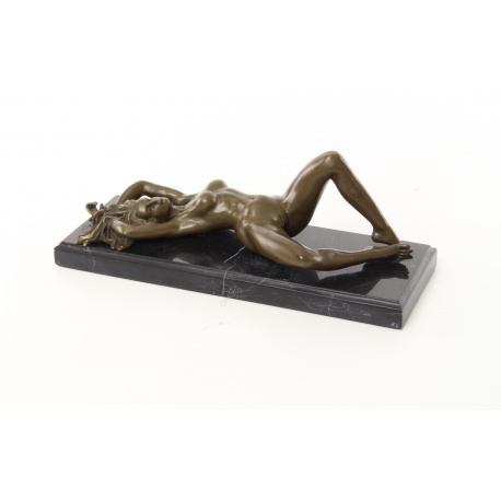 Femeie intinsa - statueta erotica din bronz pe soclu din marmura