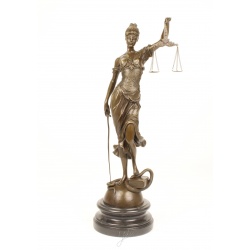 Justitia mare  - statueta din bronz pe soclu din marmura