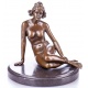 Femeie- statueta erotica pe soclu din marmura