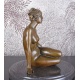 Femeie- statueta erotica pe soclu din marmura
