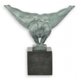Gimnasta-statueta din bronz pe un soclu din marmura
