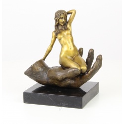 Femeie in mana lui Dumnzeu- statueta din bronz pe soclu din marmura