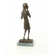 Tipatul-statueta din bronz pe un soclu din marmura