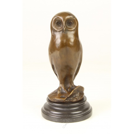 Bufnita-  statueta din bronz pe un soclu din marmura