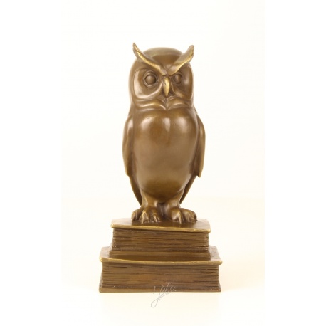 Bufnita-statueta din bronz pe un soclu din marmura