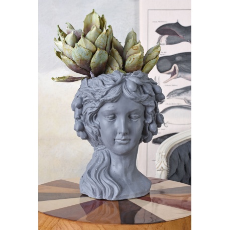 Jardiniera femeie din rasini speciale