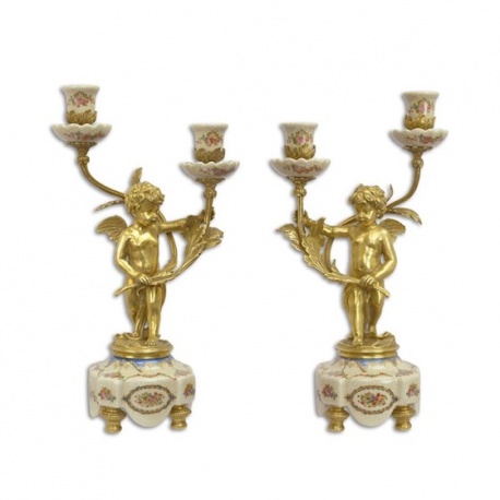 Pereche de sfesnice cu doua brate din portelan cu bronz