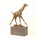 Girafa-statueta din bronz pe un soclu din marmura