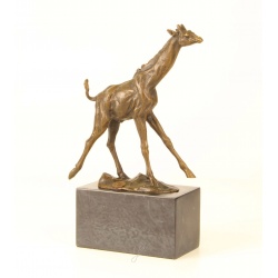 Girafa-statueta din bronz pe un soclu din marmura