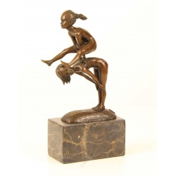 Doua fetite la joaca-statueta din bronz pe soclu de marmura