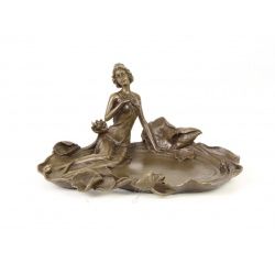 Platou din bronz cu  o femeie