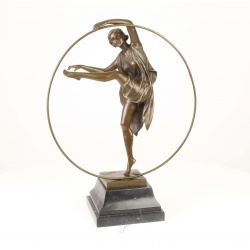 Dansatoare georgiana -statueta din bronz pe un soclu din marmura
