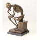 Schelet ganditor- statueta din bronz p un soclu din marmura