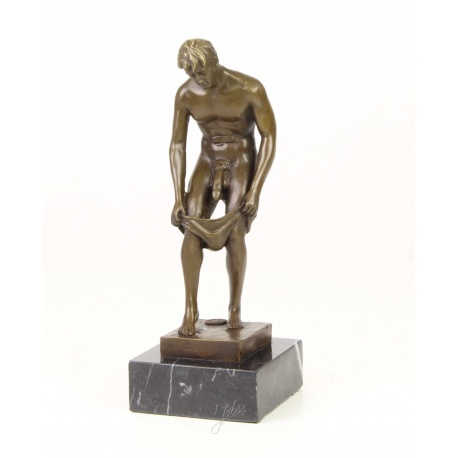 Barbat gol- statueta erotica pe soclu din marmura