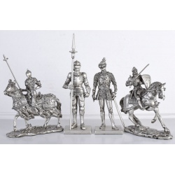 Set patru calareti din polystein cu tabla argintie