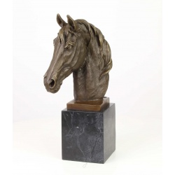 Cap de cal-statueta din bronz pe un soclu din marmura