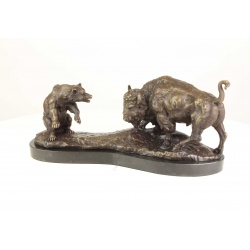 Taur cu ursul-statueta din bronz cu un soclu din marmura