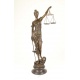 Justitia - statueta din bronz pe un soclu din marmura