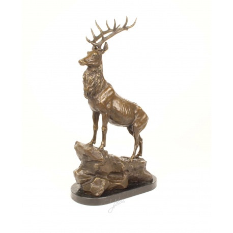 Cerb-statueta din bronz pe un soclu din marmura