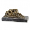 Frumoasa adormita-statueta din bronz pe un soclu din marmura