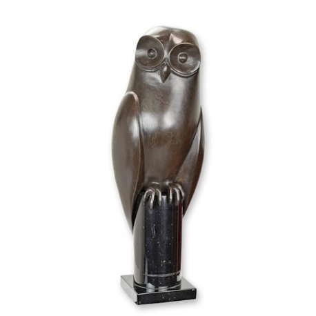 Bufnita-statueta din bronz pe un soclu din marmura