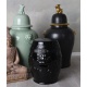 Urna din ceramica asiatica neagra