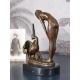 Femeie nud cu pelican-statueta Art Deco din bronz