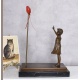 Fata cu balon-statueta din bronz cu un soclu din marmura