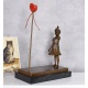 Fata cu balon-statueta din bronz cu un soclu din marmura