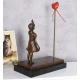Fata cu balon-statueta din bronz cu un soclu din marmura