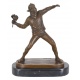 Aruncatorul de flori-statueta din bronz cu un soclu din marmura