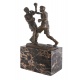 Boxeri-statueta din bronz pe un soclu din marmura