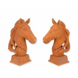 Set doua statuete capete de cal din fonta