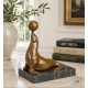 Leu de mare cu o minge-statueta din bronz cu un soclu din marmura